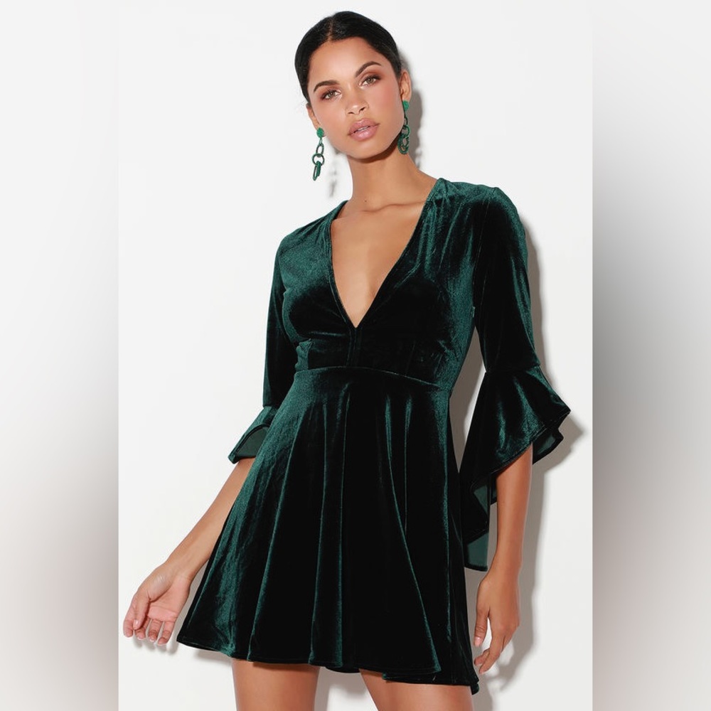LuLu’s Emerald/Forest Green Velvet Bell Sleeve Skater Dress